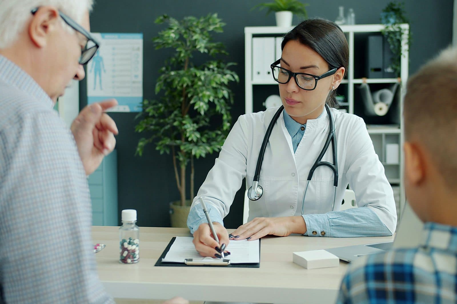 A pharmacist assessing a patient's symptoms during a consultation